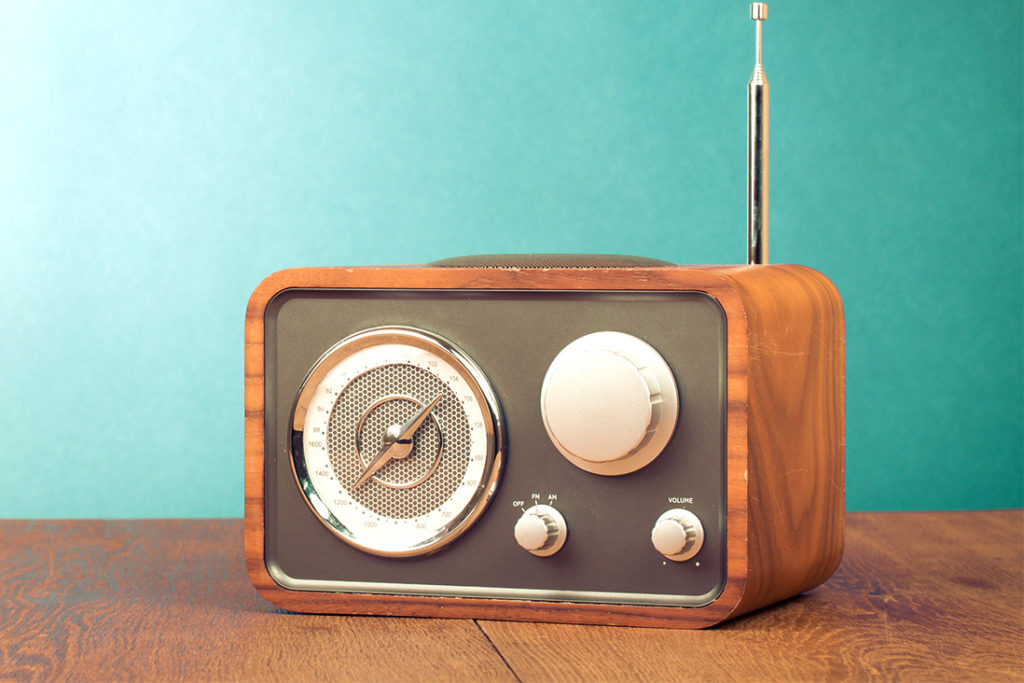 TBSHK Radio header limpio centrado